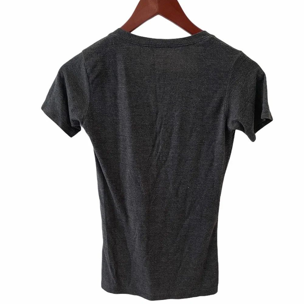 Disney Lion King Hakuna Matata Gray Shirt Vneck XS Parks Collector Simba - Picture 3 of 4